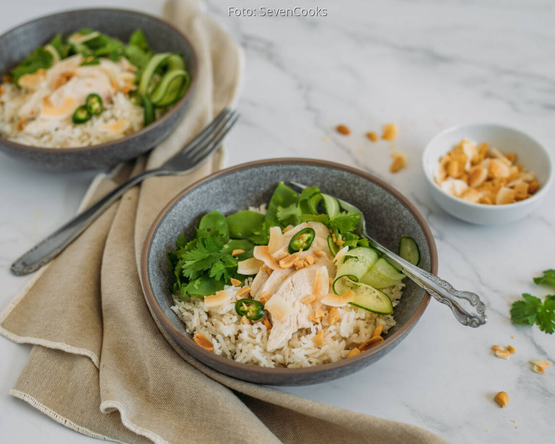 Flexitarisches Rezept: Sommerlicher Kokosreissalat mit Hühnchen