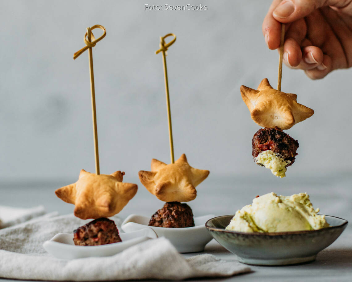 Flexitarisches Rezept: Weihnachtliche Blätterteig-Kanapees 3