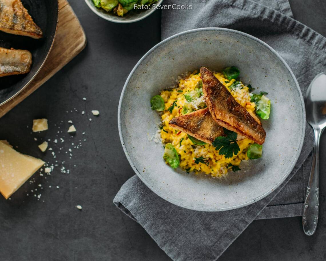 Flexitarisches Rezept: Zander mit Safranrisotto und Rosenkohlblättern 2