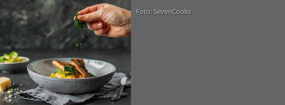 Rezeptbild für "Zander mit Safranrisotto und Rosenkohlblättern"
