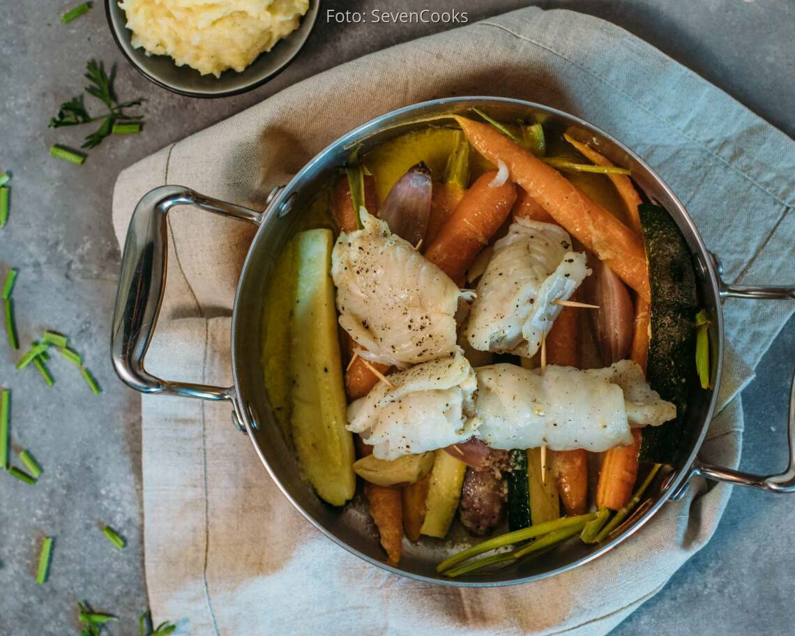 Flexitarisches Rezept: Zanderfiletröllchen mit Sellerie-Püree und Weißweinsoße 2