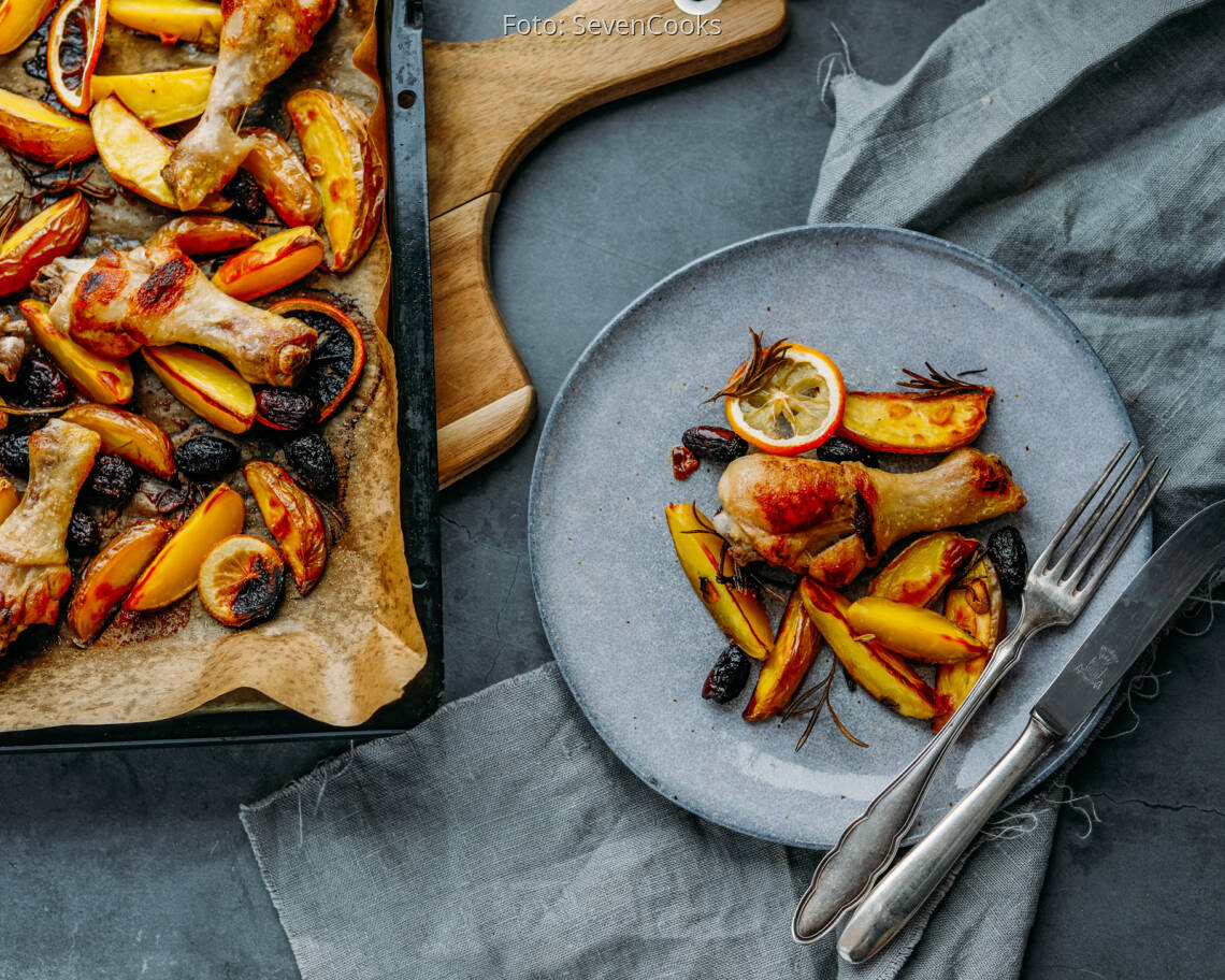 Flexitarisches Rezept: Zitronenhähnchen mit schwarzen Oliven, Kartoffeln, Rosmarin 1