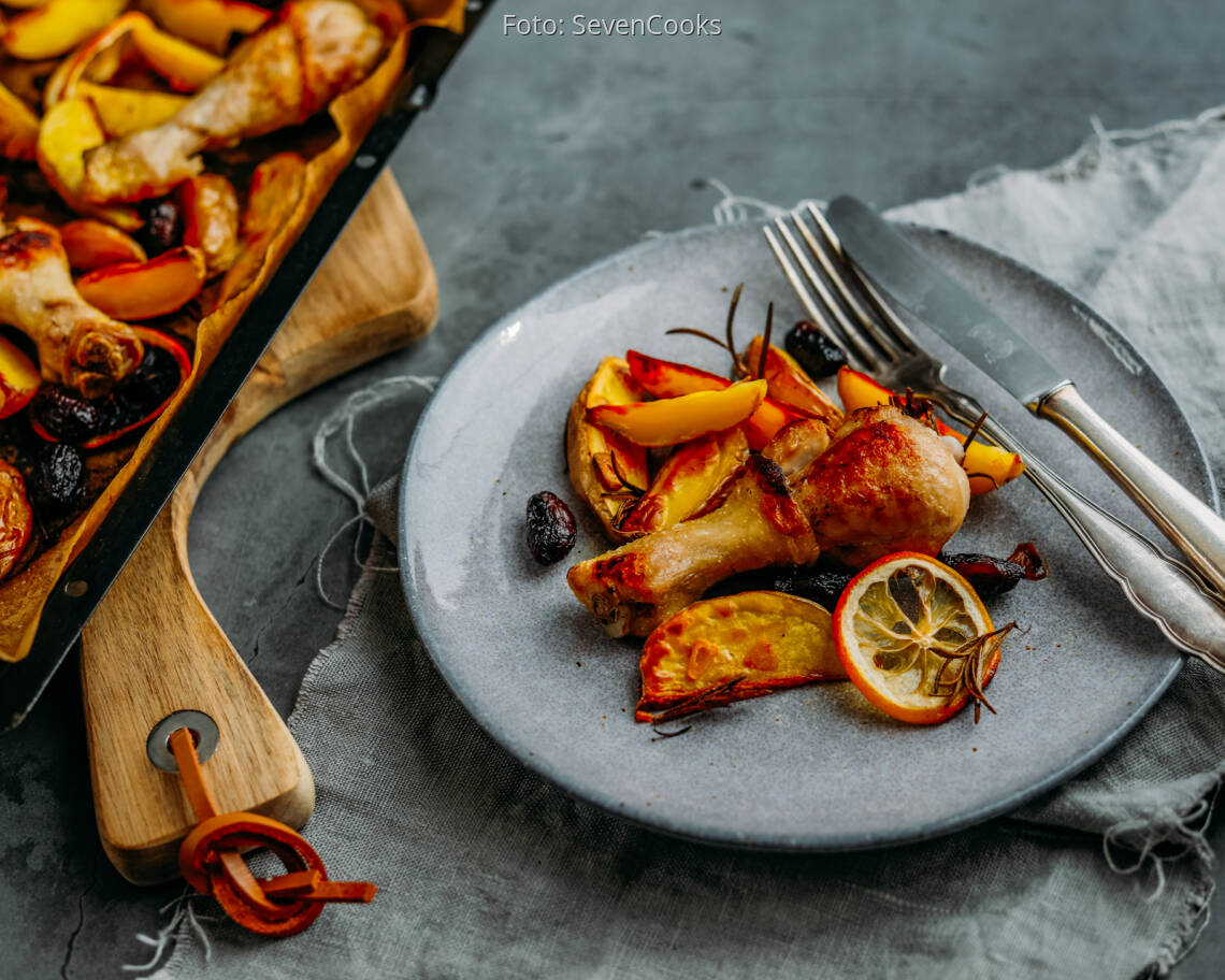 Flexitarisches Rezept: Zitronenhähnchen mit schwarzen Oliven, Kartoffeln, Rosmarin 2