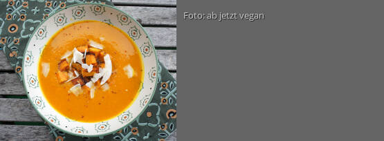 Rezeptbild für "Fruchtige Kürbissuppe mit gebratener Süßkartoffel"