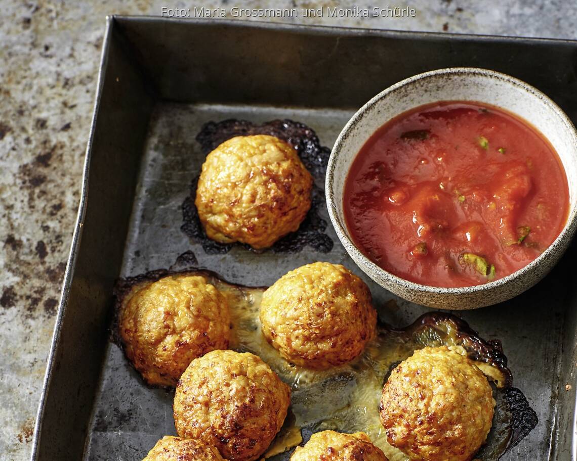Geflügelbällchen mit Tomatensauce