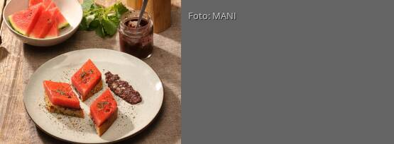 Rezeptbild für "Gegrillte Wassermelone auf Fladenbrot und Kalamata Olivenpaste"