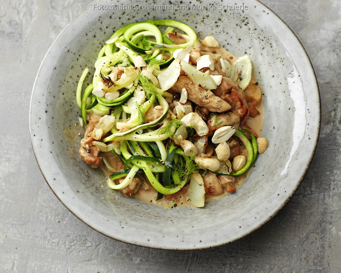 Geschnetzeltes mit Fenchel und Zucchininudeln