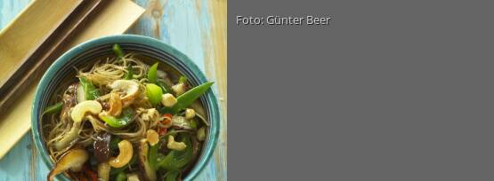 Rezeptbild für "Glasnudeln mit grünem Gemüse und Cashews"