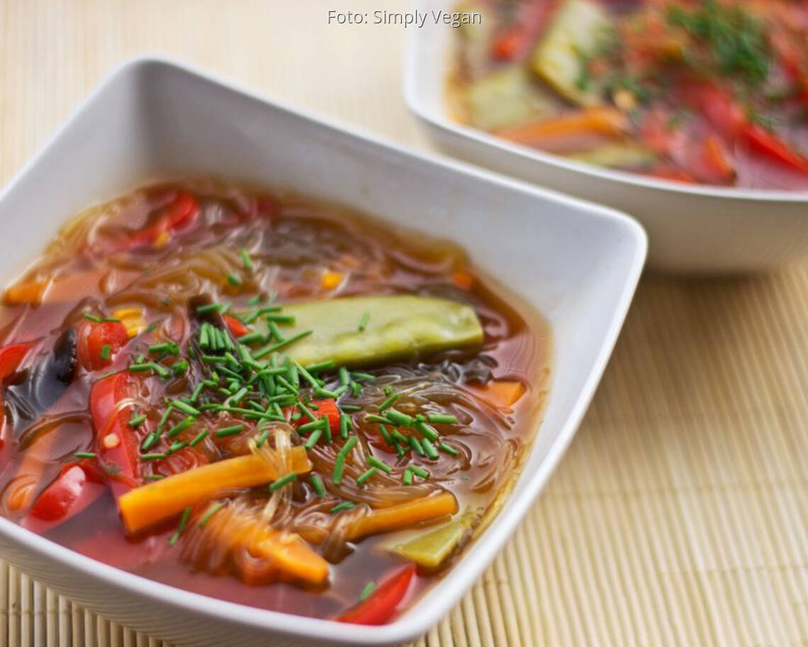 Glasnudelsuppe mit Gemüse