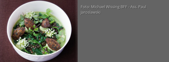 Rezeptbild für "Grüntee-Linsen-Curry mit Schnittknoblauch und Koriander-Falafel"