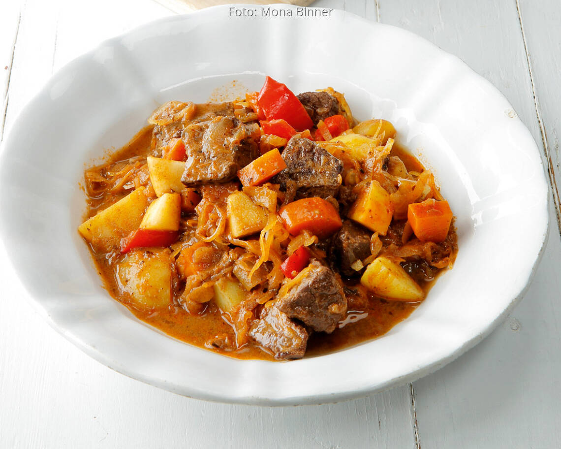 Gulaschtopf mit Sauerkraut