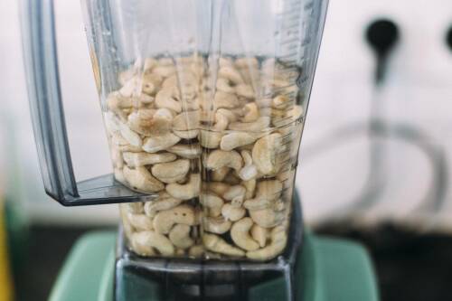 Cashewkerne in Mixer.