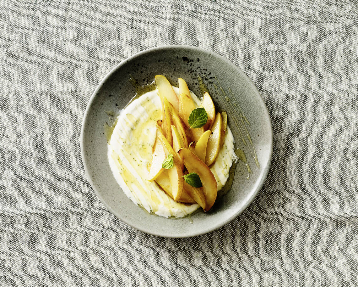 Honigjoghurt mit gebratenen Birnen