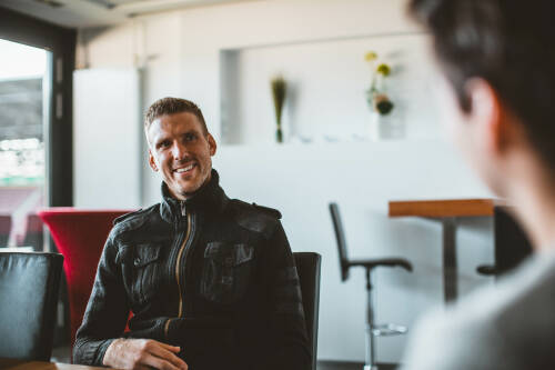 Unser Redakteur Florian im Interview mit dem Bundesliga-Torwart Andreas Luthe.