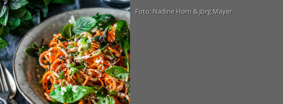Rezeptbild für "Rohe Karotten-Spaghetti mit cremiger Tahin-Sauce"