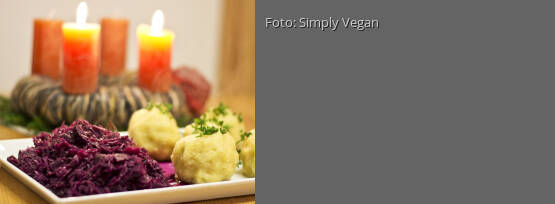 Rezeptbild für "Kartoffelknödel mit Räuchertofu-Füllung und Apfel-Rotkohl"