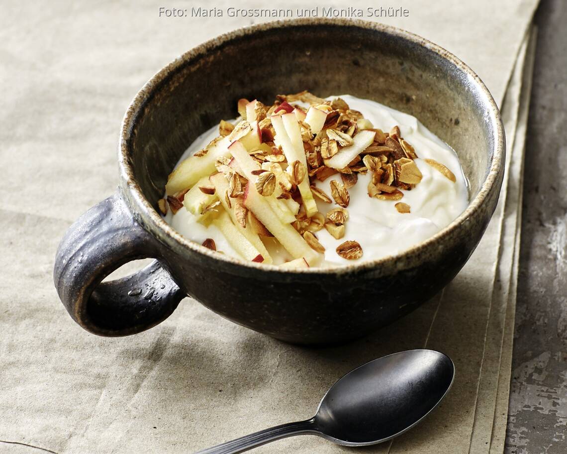 Knusperflocken auf Käsecreme