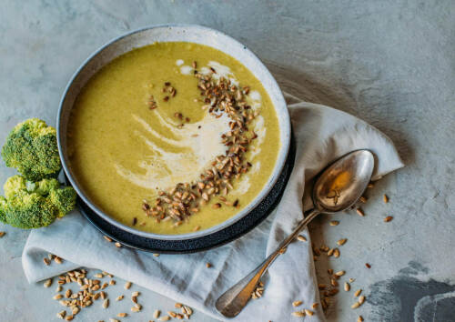 Einfach in die fertige Suppe den Aufstrich deiner Wahl einrühren.