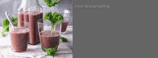 Rezeptbild für "Kohl rocks mit Birne, Weizengras, Chia und Acaibeeren"