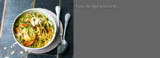 Rezeptbild für "Kokos-Tomaten-Nudeln mit Spinat"