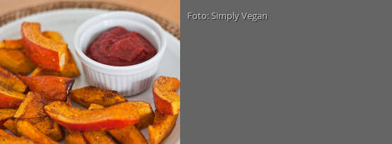 Rezeptbild für "Kürbisspalten mit Tomaten-Curry-Dip"