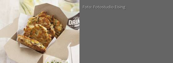 Rezeptbild für "Käse-Lauch-Pfannkuchen mit Schnittlauchdip"