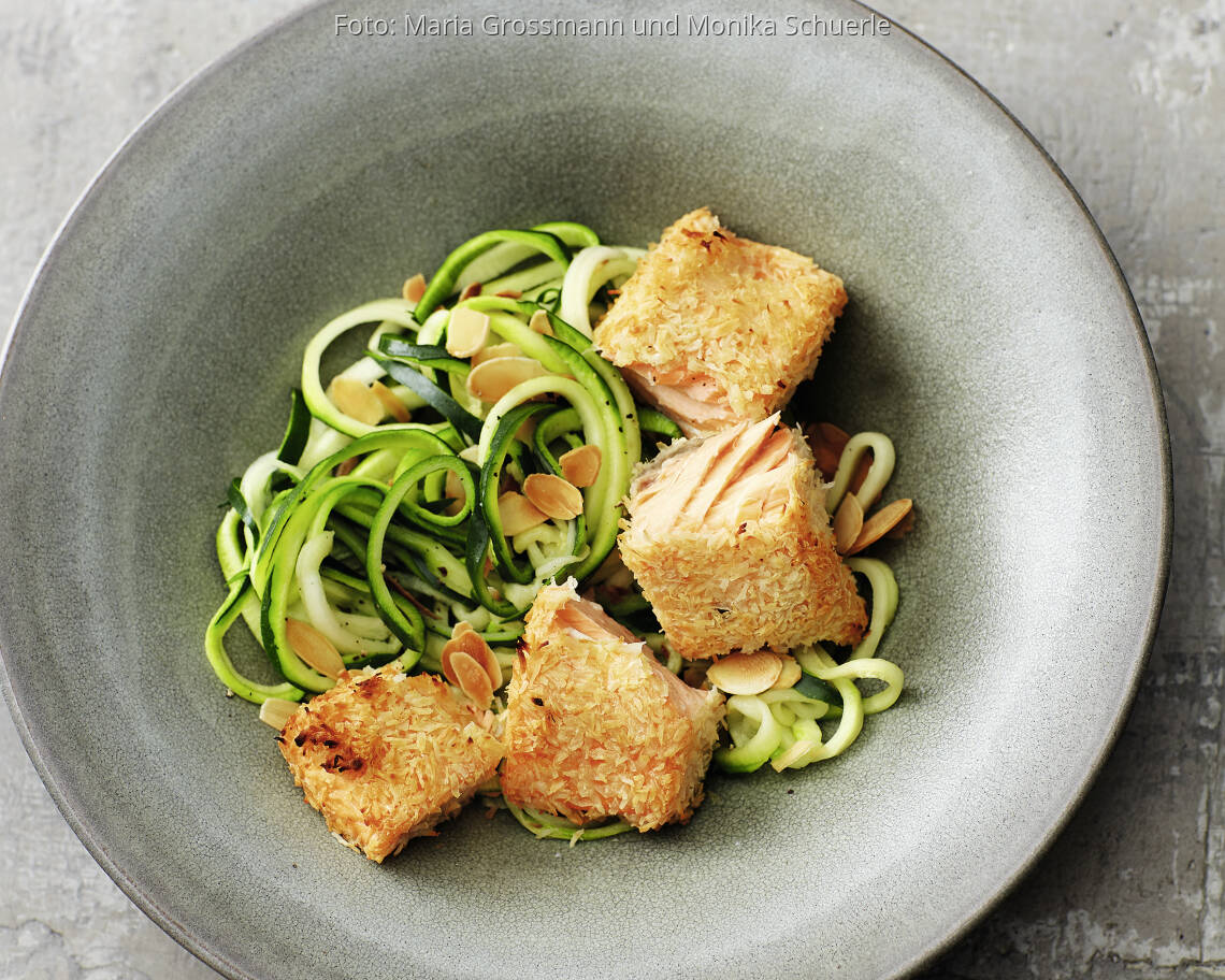 Lachs auf Zucchini-Spirelli