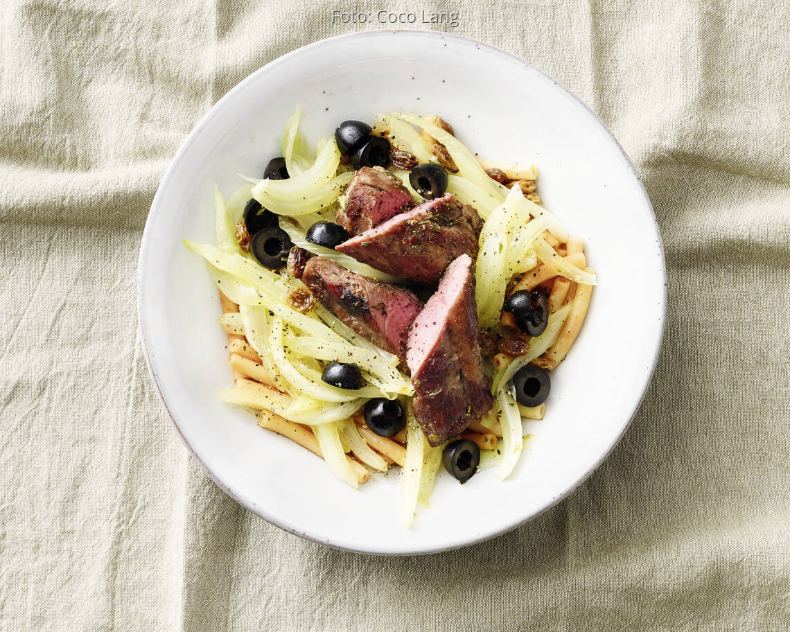 Lammfilets mit Fenchel-Oliven-Gemüse