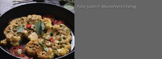 Rezeptbild für "Blumenkohl-Steaks mit Basilikum-Koriander-Zitronensoße"