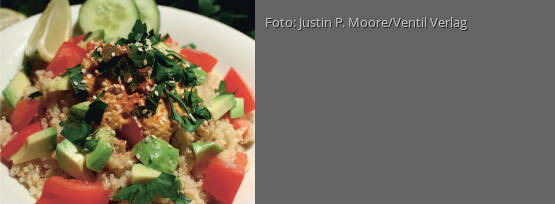 Rezeptbild für "Quinoa-Tomaten-Avocado-Salat mit Möhren-Ingwer-Dressing"