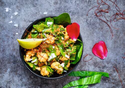 Curry mal anders. Und zwar roh und Low Carb mit frischem Spinat.