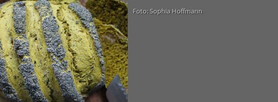 Rezeptbild für "Matcha-Kurkuma-Brot mit Schwarzkümmel, Walnüssen & Mohn"