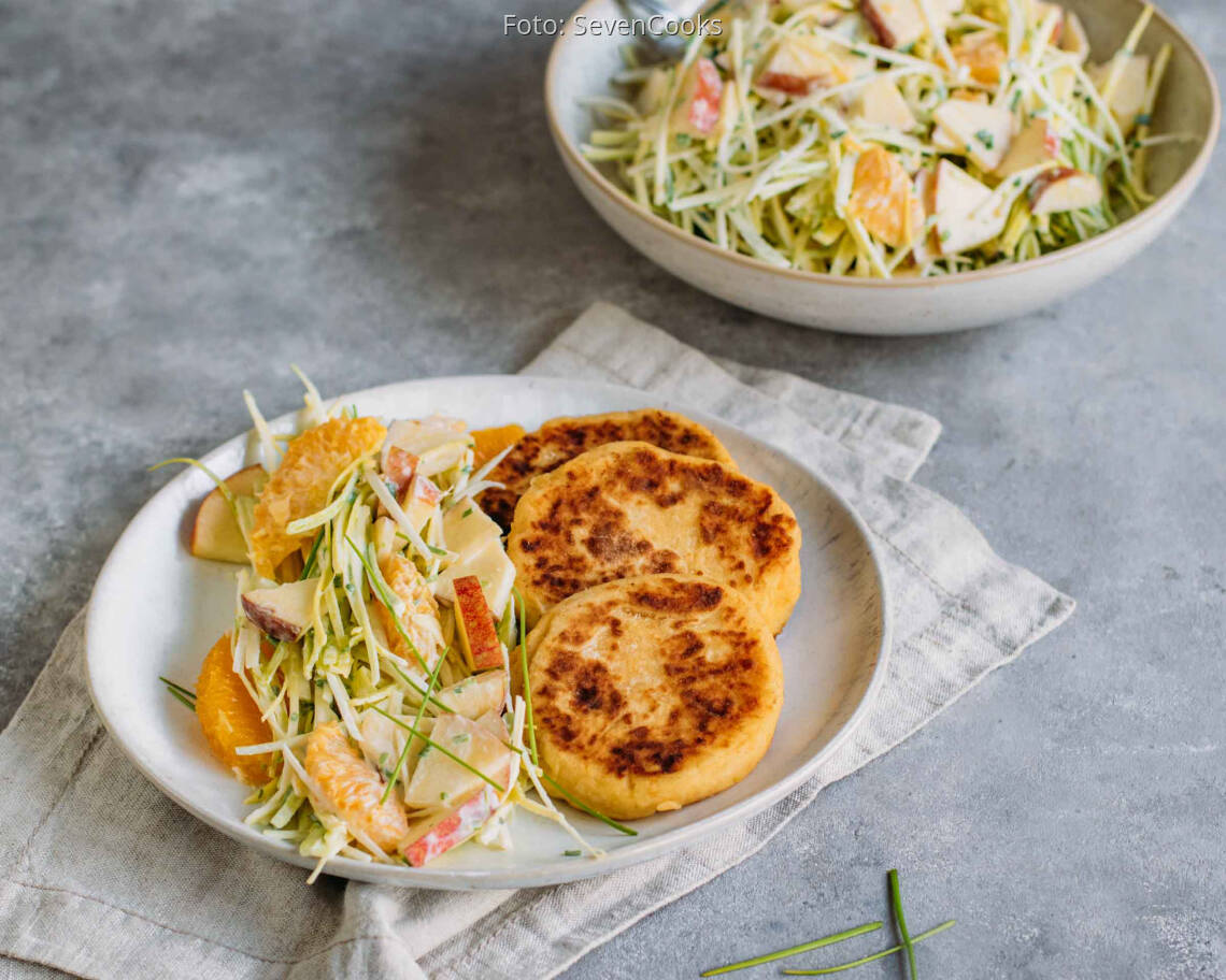 Meal-Prep: Kartoffelpüree-Pancakes mit fruchtigem Lauchsalat