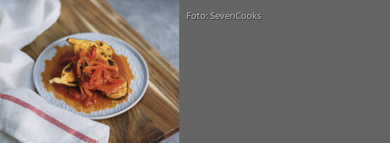 Rezeptbild für "Ofensüßkartoffel mit Tomaten-Paprika-Gemüse"