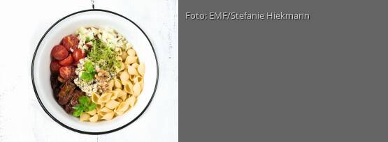 Rezeptbild für "One Pot Pasta: Marinierter Feta, Tomate und Walnuss"