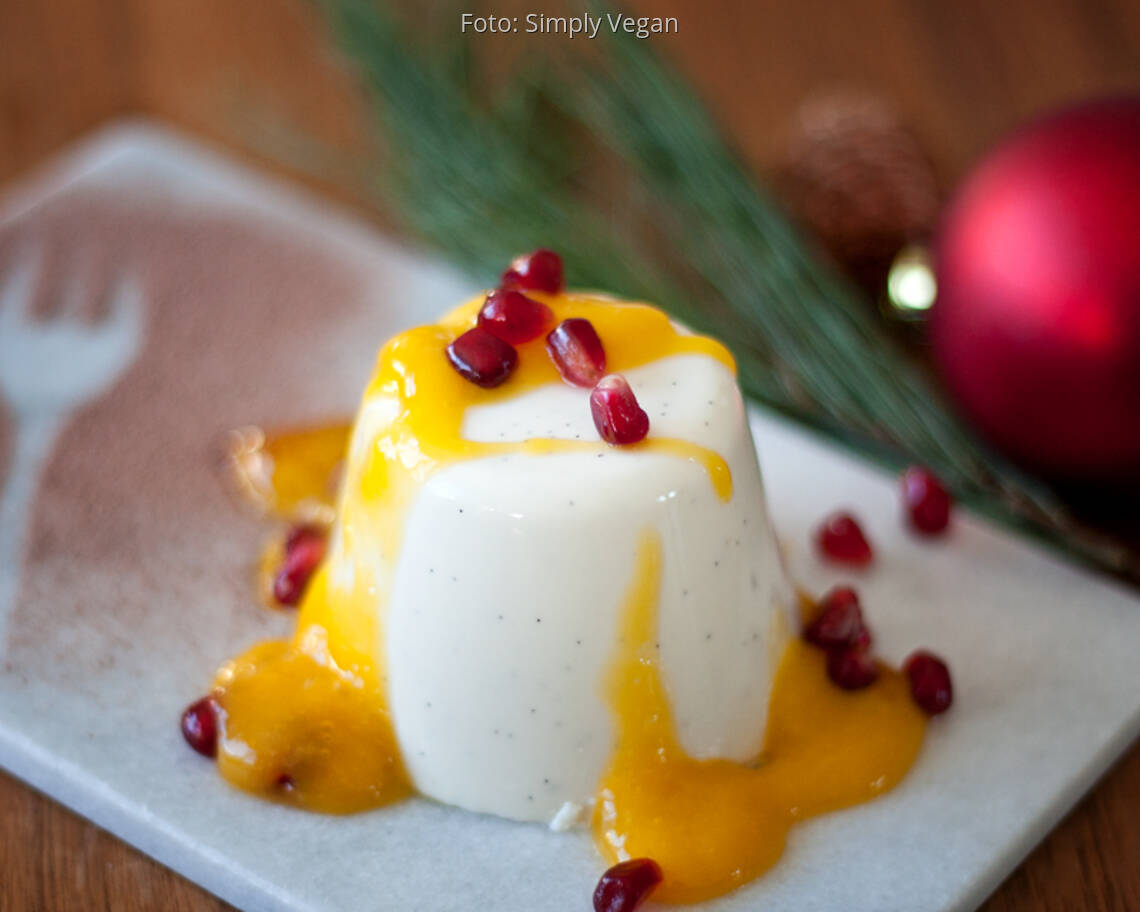 Panna Cotta mit Mangosauce und Granatapfel