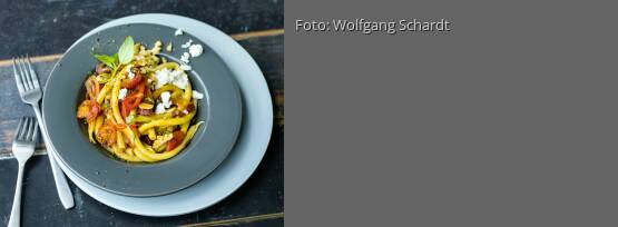 Rezeptbild für "Paprika-Pasta mit Feta und Walnüssen"