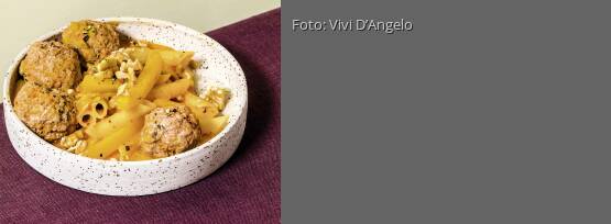 Rezeptbild für "Penne mit Paprika und Fleischklößchen"