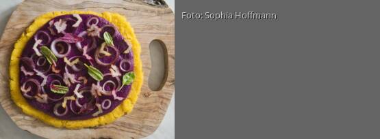 Rezeptbild für "Polenta-Flammkuchen mit buntem Mangold"