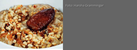Rezeptbild für "Porridge mit Mandeln und Datteln"