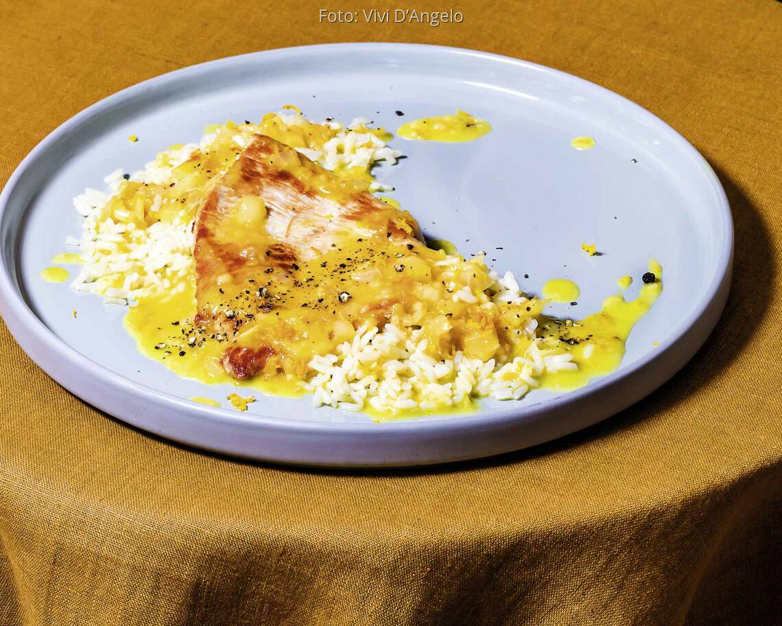 Putenschnitzel mit Orangensauce und Petersilienreis