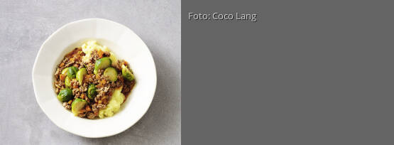 Rezeptbild für "Rosenkohl-Bolognese mit Püree"