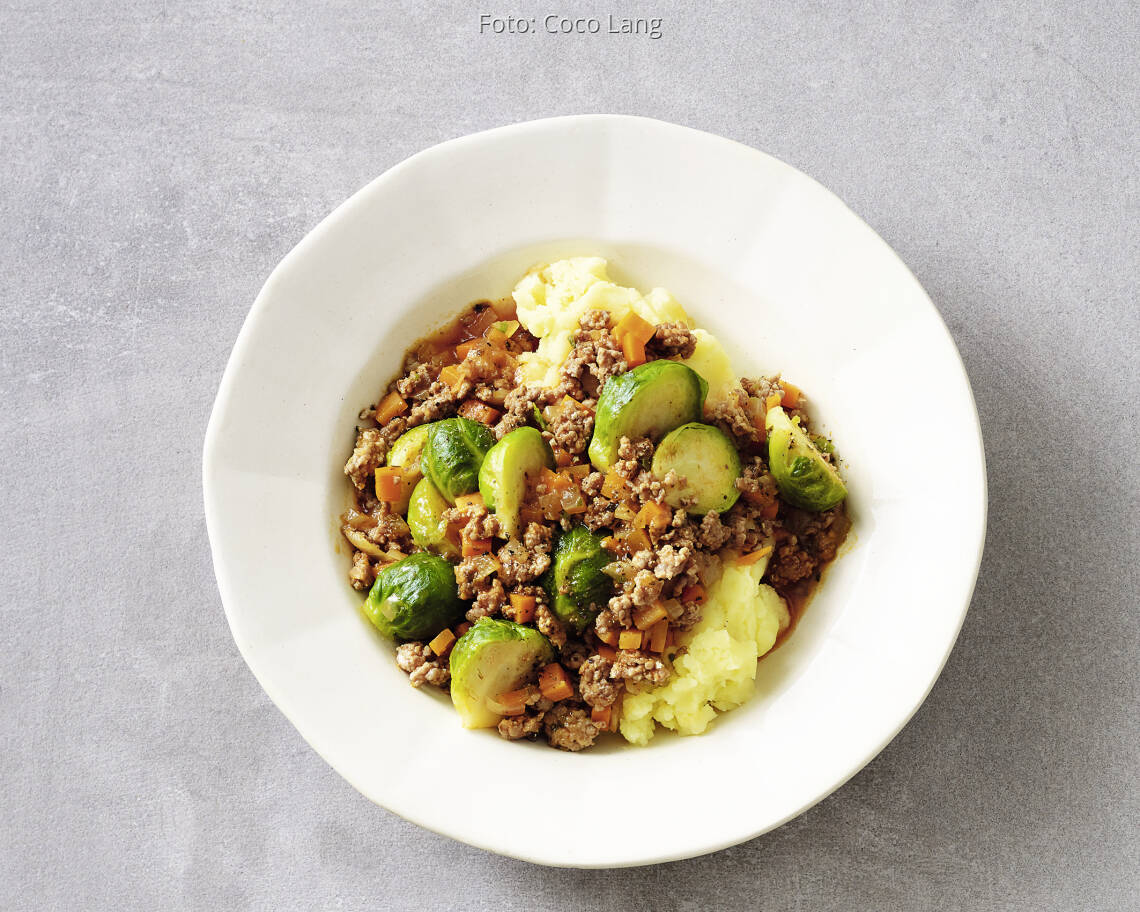 Rosenkohl-Bolognese mit Püree