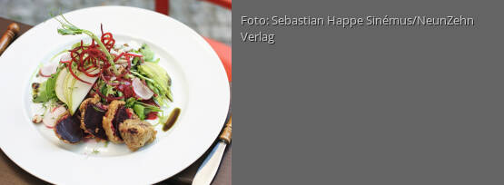 Rezeptbild für "Rote Bete im Haselnussmantel mit Feldsalat und Himbeerdressing"