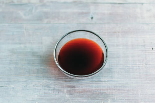 Weinroter Rote-Bete-Sud in einer Glasschale