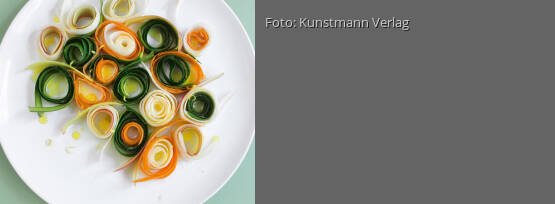 Rezeptbild für "Salat aus Gemüseschalen mit Zitronendressing"