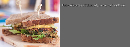 Rezeptbild für "Sandwich mit Kartoffel-Pilz-Bratling mit süß-saurem Senfragout"