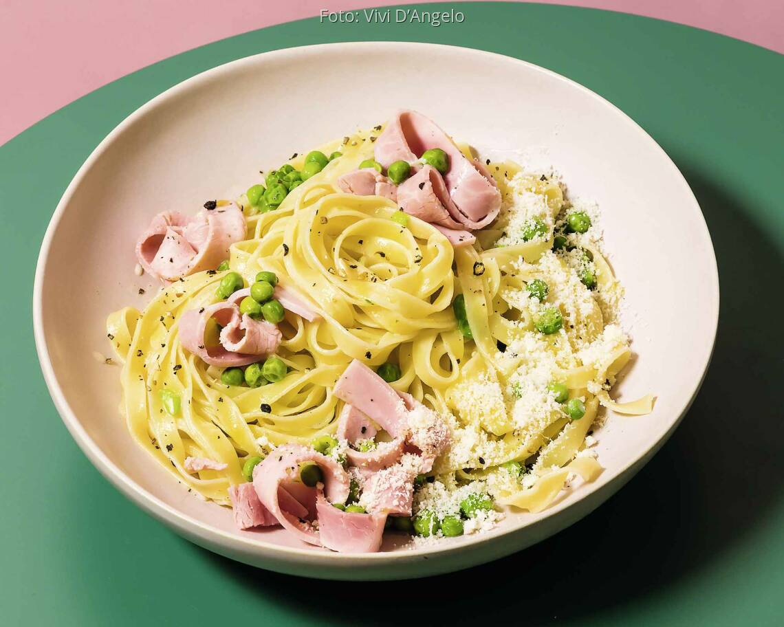 Schinkennudeln in Erbsen-Sahne-Sauce