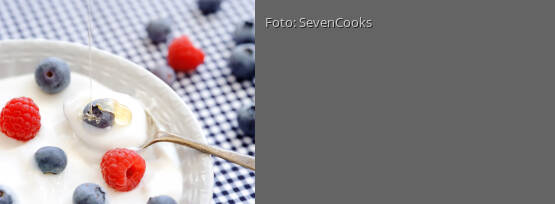 Rezeptbild für "Schnelles Pitta-Frühstück, frisches Obst auf Amaranth – vegan"