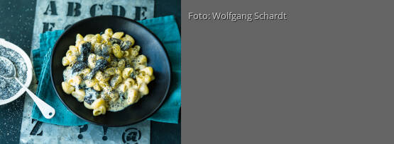 Rezeptbild für "Süße Pflaumen-Nudeln mit Mohn"